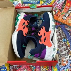Nike React, Presto size 5Y midnight navy blue/ kinetic green NWOT